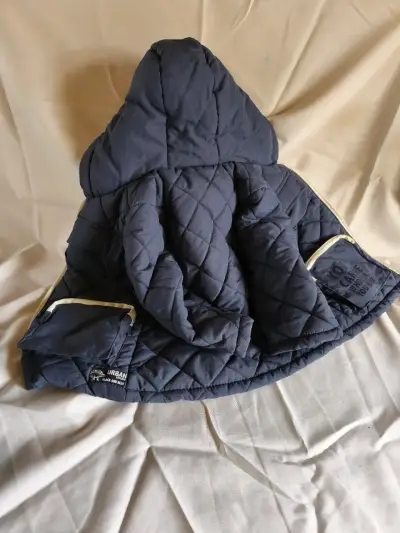 Chaqueta acolchada azul para niño con capucha - miniatura 2