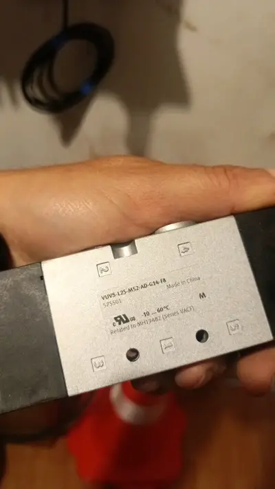 Válvula solenoide Festo VUVS-L25-M52 - miniatura 4