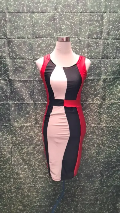 Vestido ajustado tricolor para mujer - miniatura 1