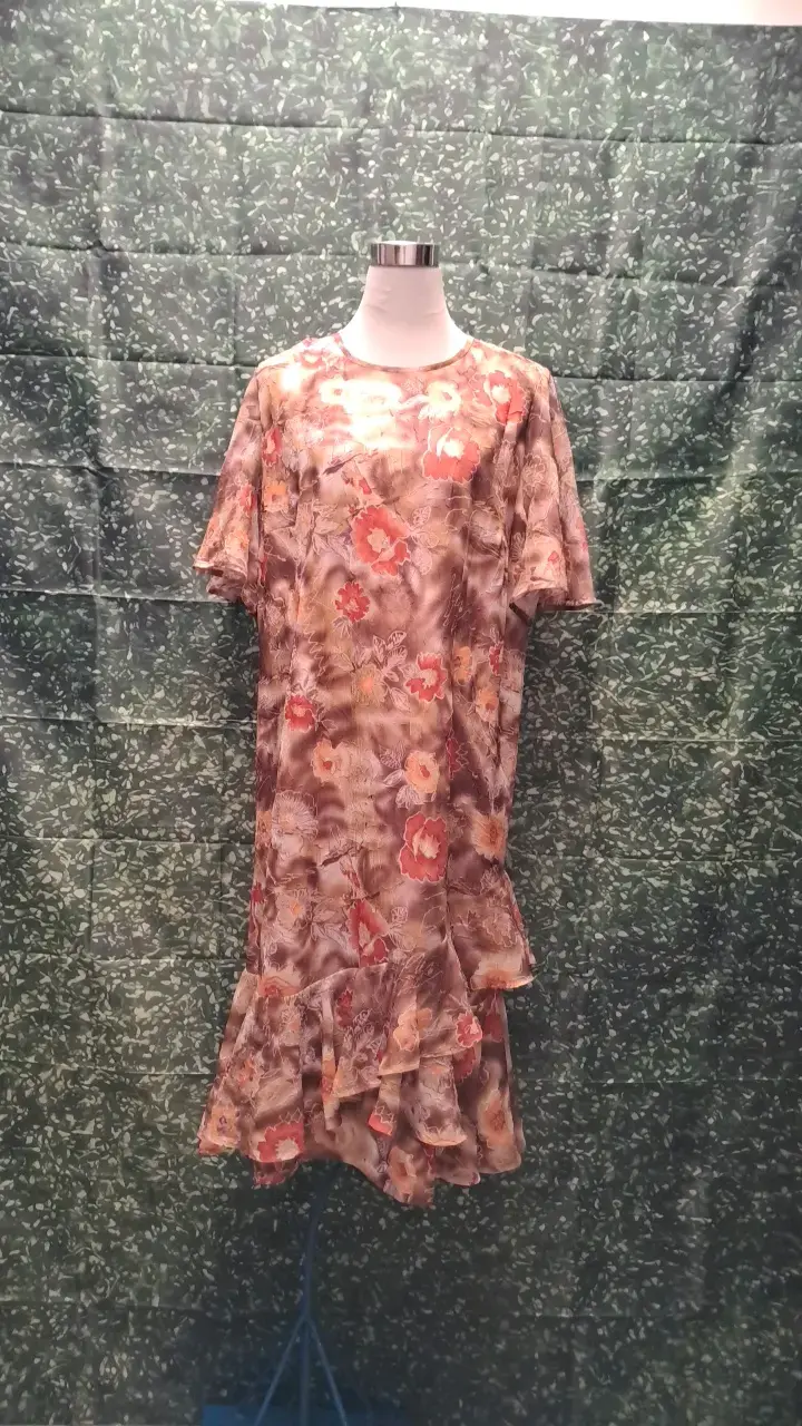 Vestido floral con volantes en tonos marrones - 1