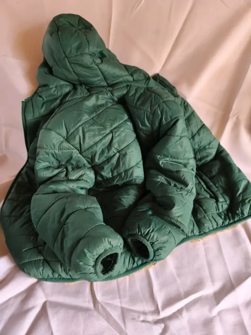 Chaqueta acolchada verde con capucha para niños - 3