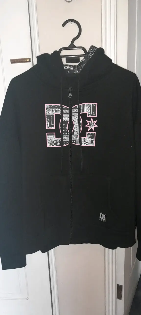 Polerón con capucha DC Shoes negro estampado Y2k - 4