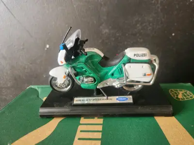 Modelo a escala BMW R1100 RT Policía - miniatura 1