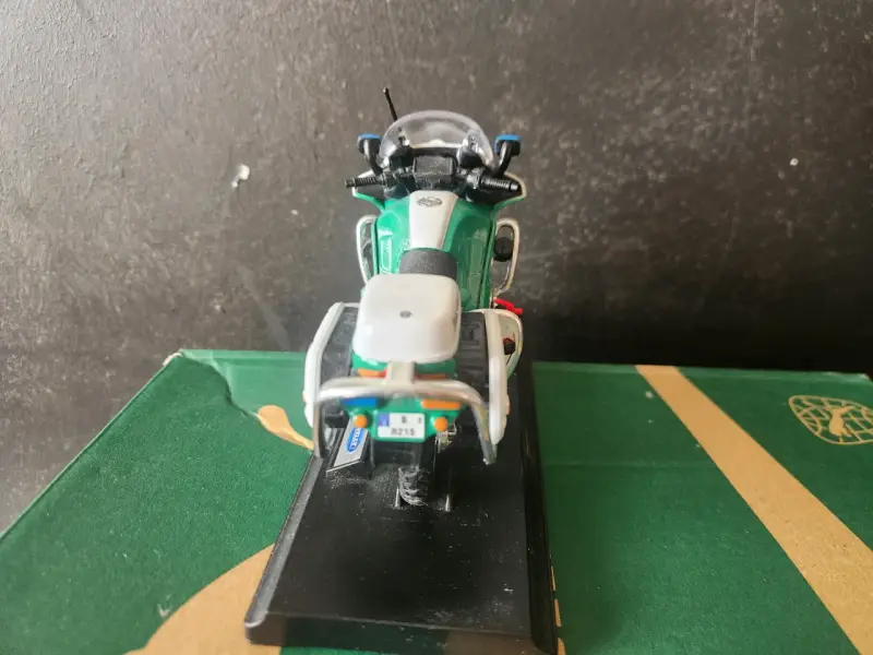 Modelo a escala BMW R1100 RT Policía - 2