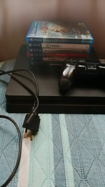 Consola PS4 con juegos y control - miniatura 1