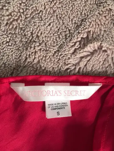 Camisón de satén rojo con encaje Victoria's Secret - miniatura 3