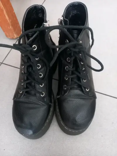 Botines negros de cuero con cordones - miniatura 1