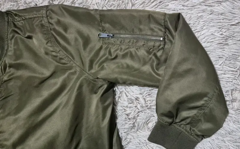 Chaqueta bomber verde oliva FOREVER 21 talla M/L - 2