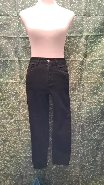 Pantalones de mezclilla negros para mujer - miniatura 1