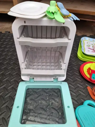 Lavavajillas y utensilios de juguete para cocina - miniatura 2