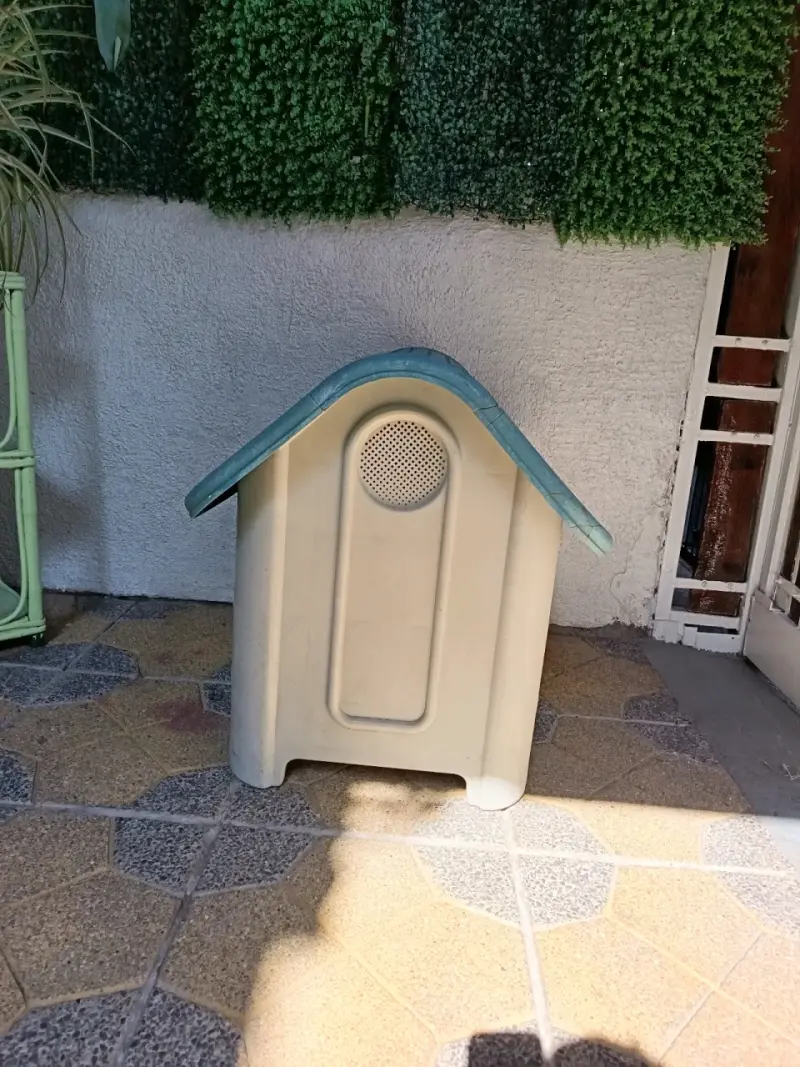 Caseta para perro de plástico resistente - 3