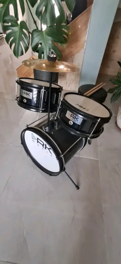 Batería infantil RK Music negra con platillos - miniatura 1