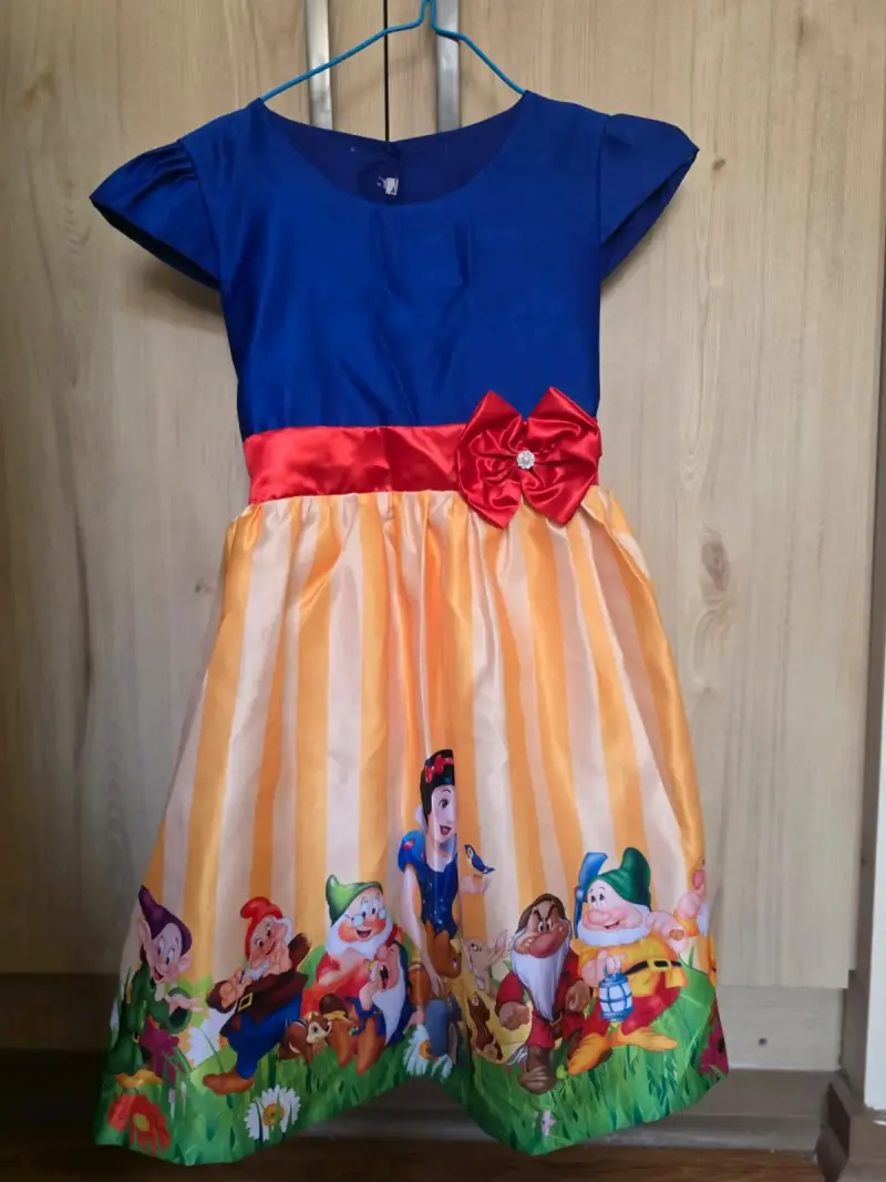 Vestido infantil de Blancanieves con enagua
