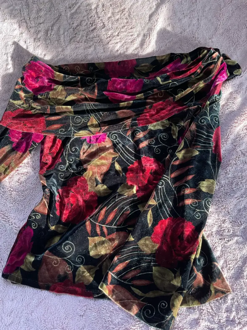 Blusa de terciopelo con estampado floral - 1