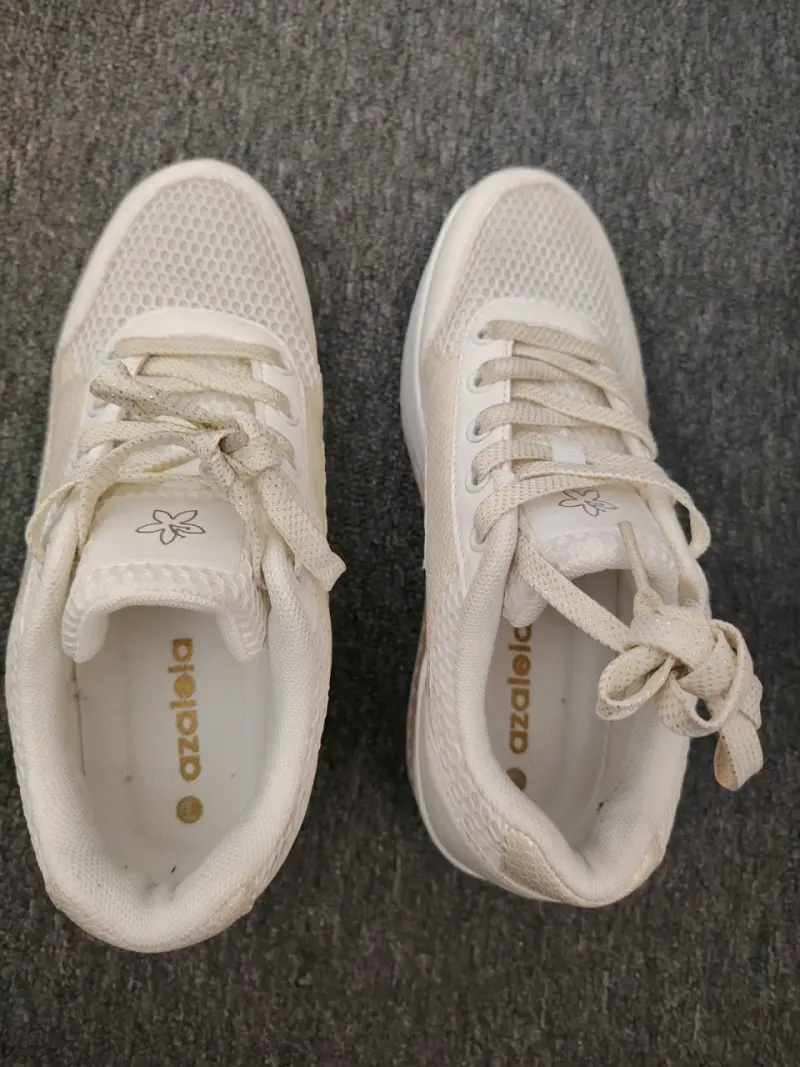 Zapatillas deportivas blancas con diseño de malla - 3