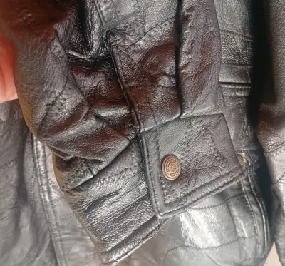 Chaqueta bomber de cuero genuino negra - miniatura 5