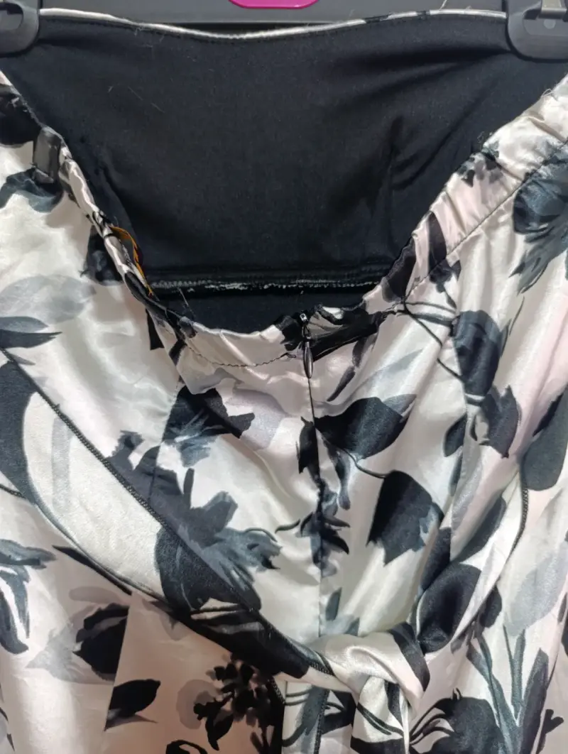 Vestido strapless floral blanco y negro - 3