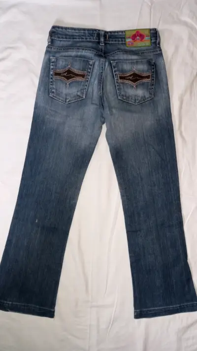 Jeans de mezclilla azul con bordado - miniatura 2