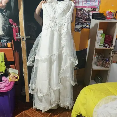 Vestido de novia blanco con encaje floral - miniatura 3