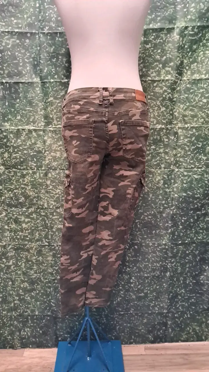 Pantalones cargo camuflados para mujer - 2