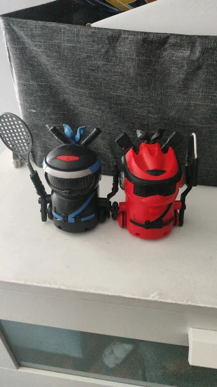 Figuras de acción robots ninja rojo y negro - 1