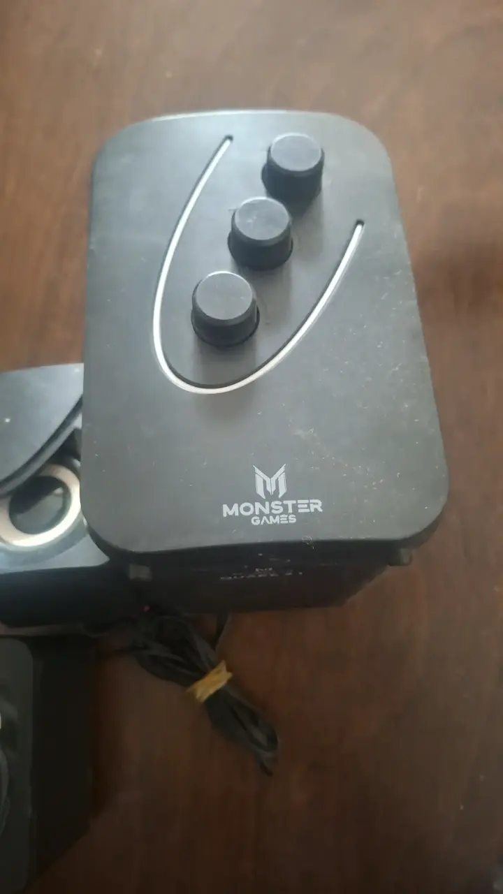 Parlantes Monster Games con control de volumen - 1