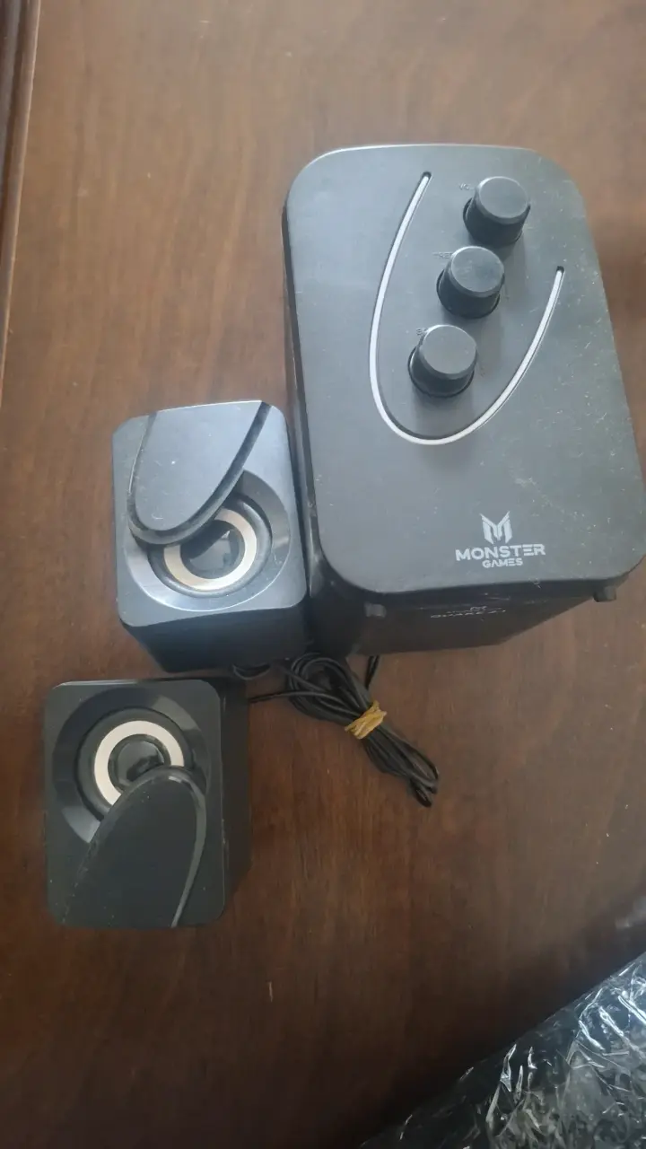 Parlantes Monster Games con control de volumen - 2