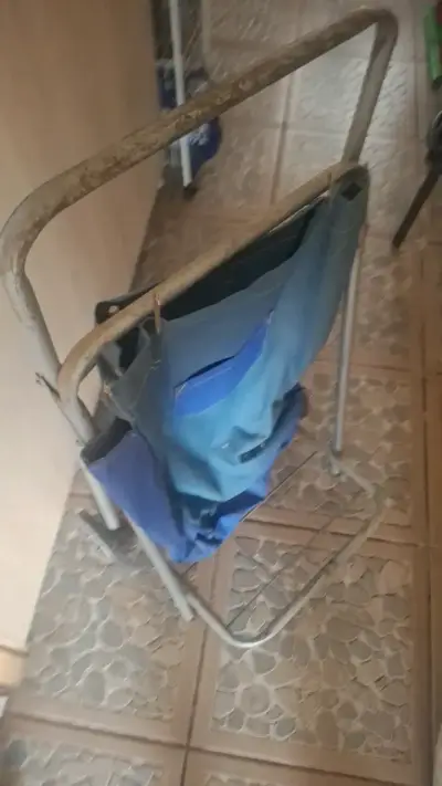 Carro de compras plegable azul usado - miniatura 2