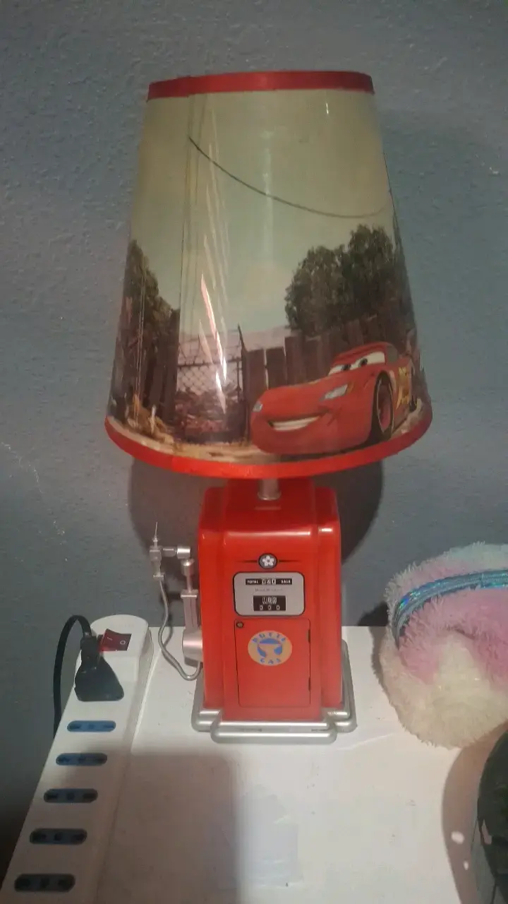 Lámpara infantil Cars temática roja