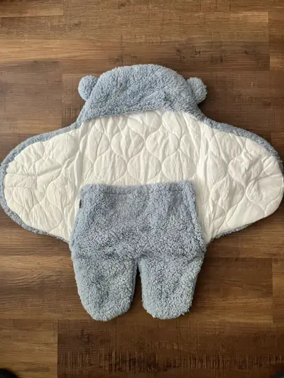Saco de dormir para bebé celeste con gorro - miniatura 2