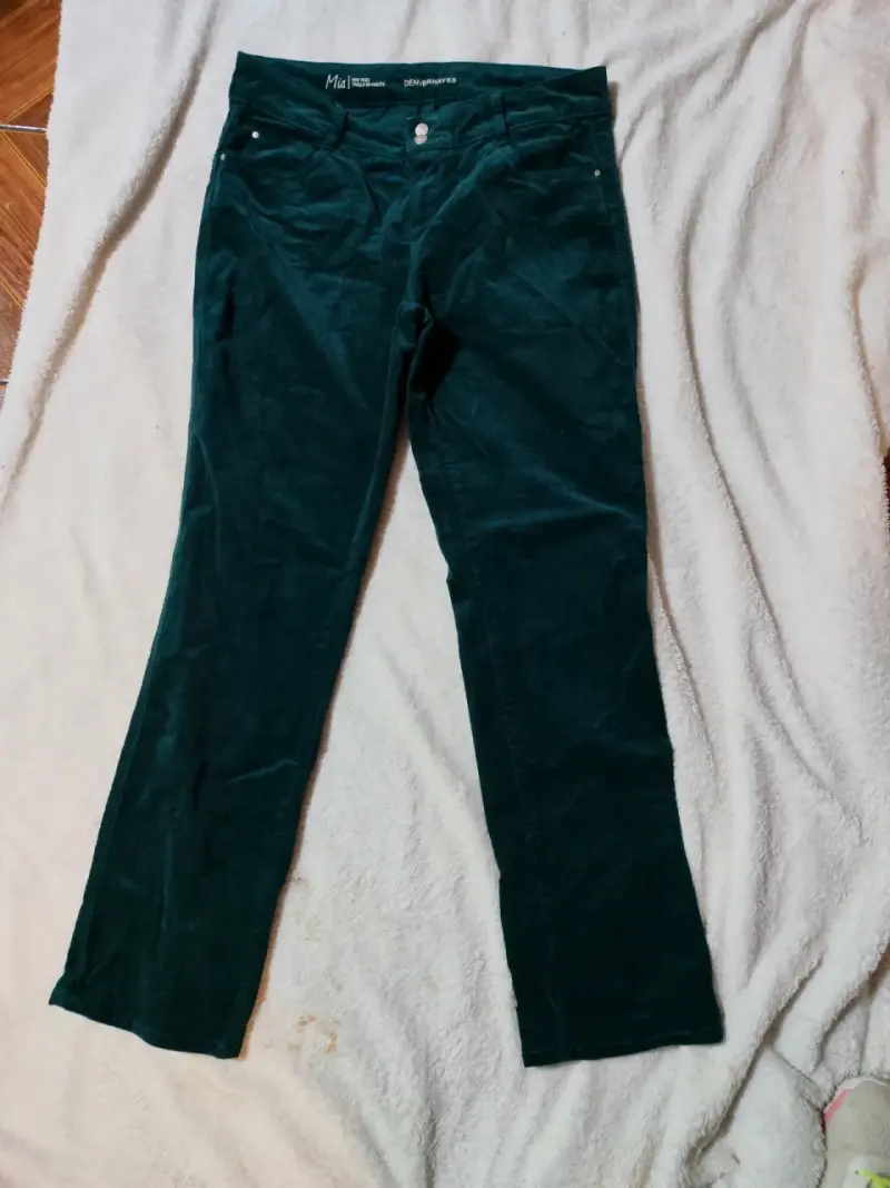 Pantalones de pana verde oscuro para mujer