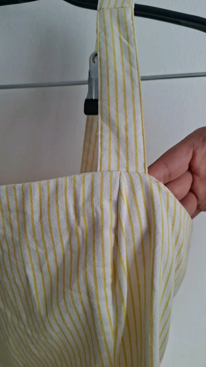 Vestido corto a rayas amarillo y blanco - 1