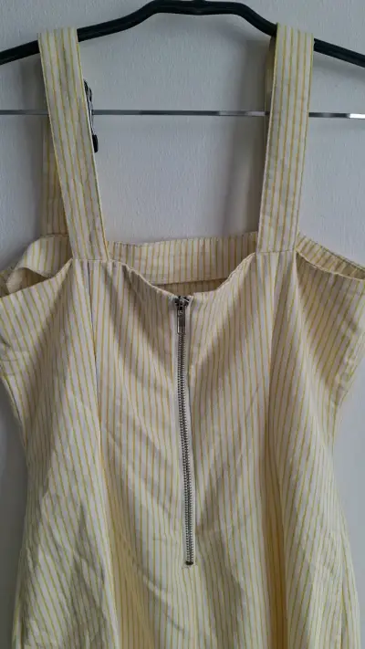 Vestido corto a rayas amarillo y blanco - miniatura 4