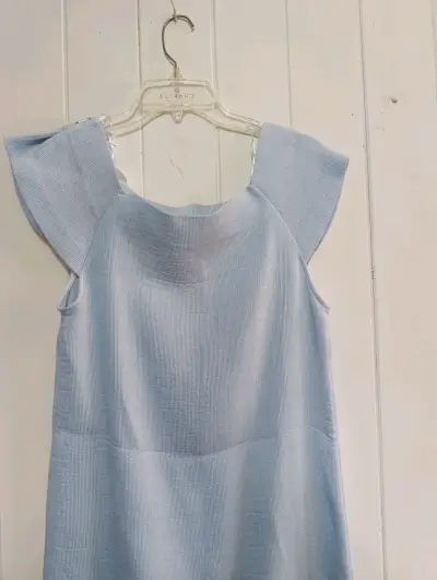 Vestido azul claro con lazo en el hombro - miniatura 3