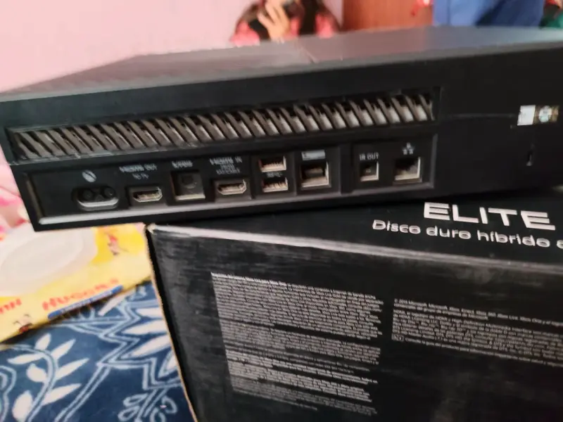 Consola Xbox One Elite 1TB con Control y Juego - 4
