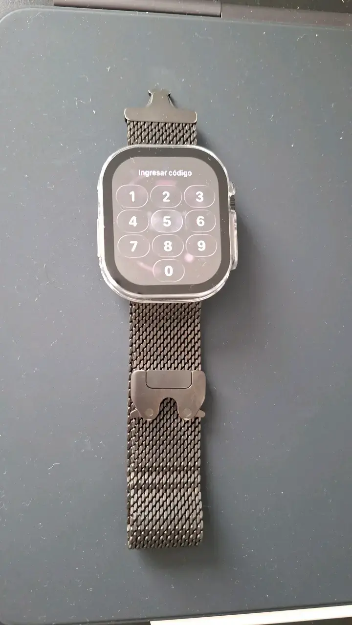 Apple watch ultra 3 con correa de malla metálica