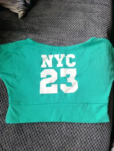 Polera verde con estampado NYC 23 - miniatura 1