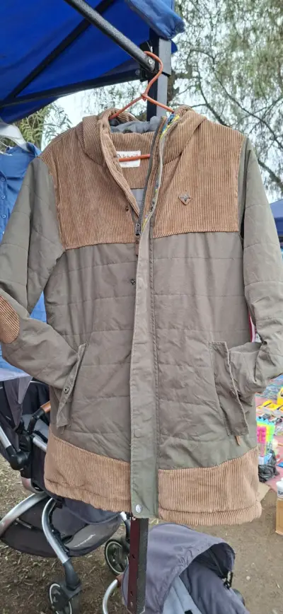 Abrigo de invierno con diseño acolchado - miniatura 1