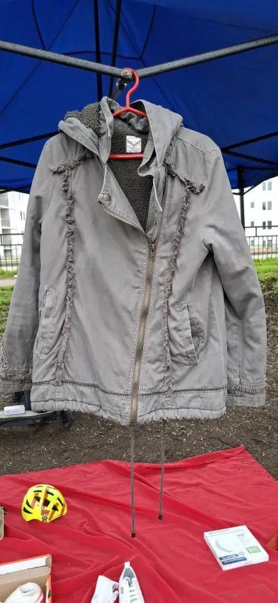 Abrigo de invierno con diseño acolchado - miniatura 3