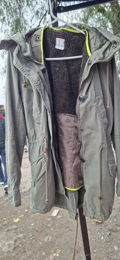 Abrigo de invierno con diseño acolchado - miniatura 4