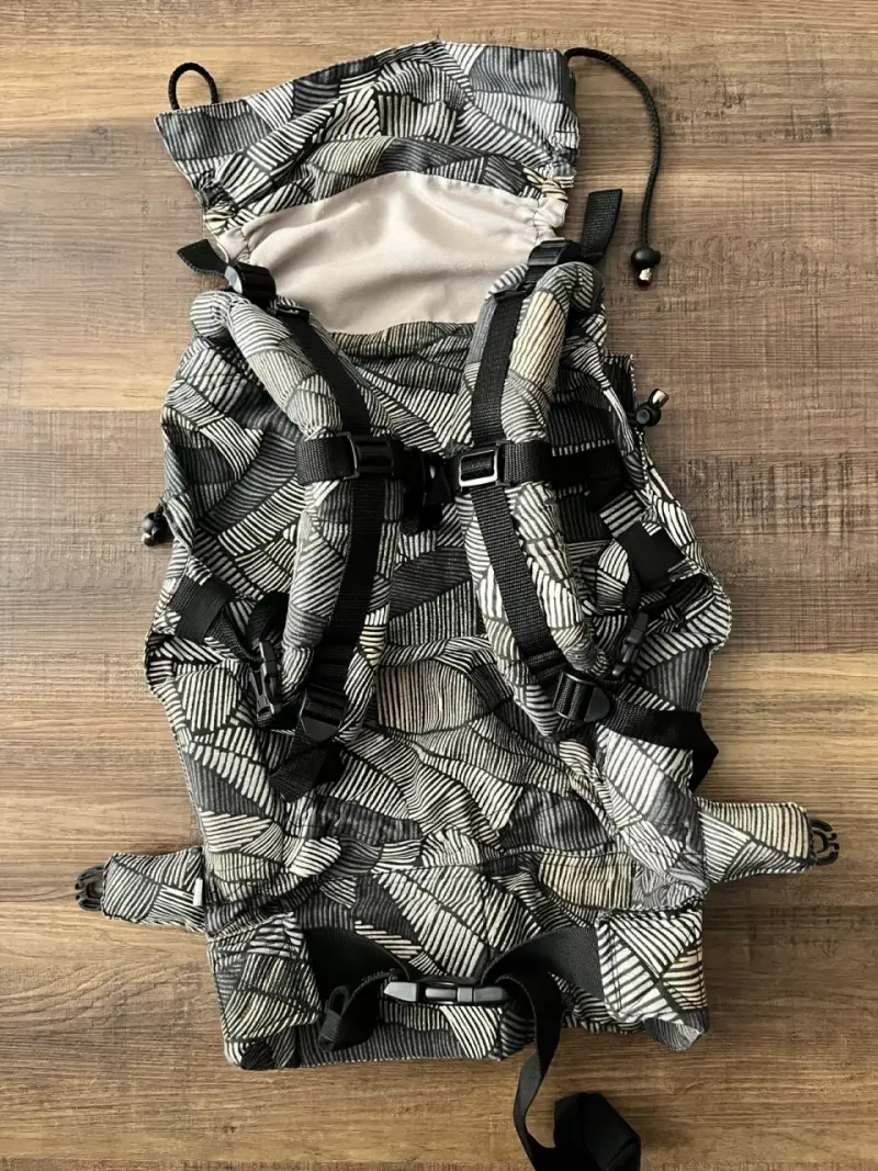 Mochila porteo ergonómica marca Criemos - 3