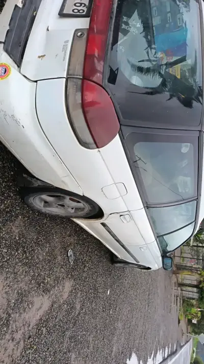 Auto Subaru Legacy GL en buen estado - miniatura 2