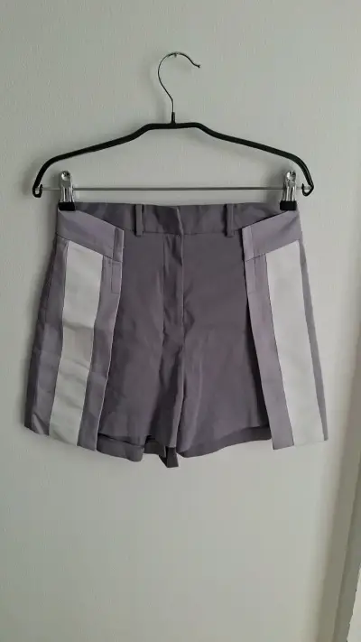 Shorts morado con detalles blancos CoutureMade - miniatura 1