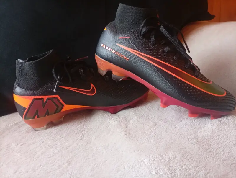 Botines de fútbol Nike Air Zoom negros y naranjas - 1