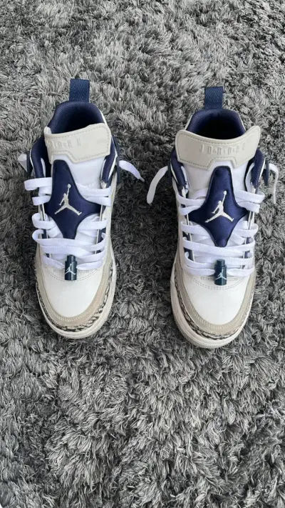 Jordan Spizike Talla 5Y/23,5CM Originales - miniatura 2