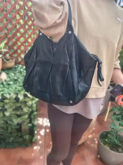 Bolso de cuero negro elegante Calvin Klein Origina - miniatura 2