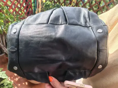 Bolso de cuero negro elegante Calvin Klein Origina - miniatura 6