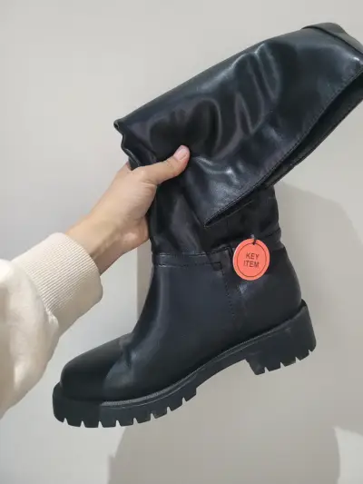 Botas Negras de Cuero Sintético Marca Alaniz - miniatura 1