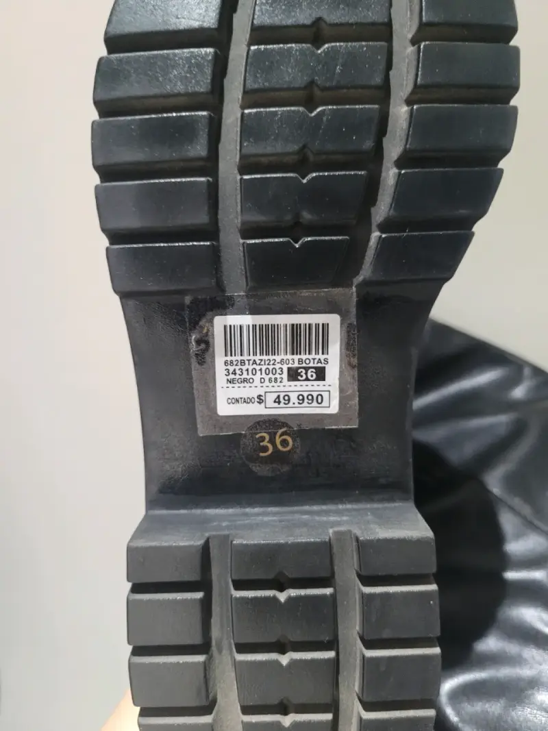 Botas Negras de Cuero Sintético Marca Alaniz - 2