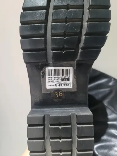 Botas Negras de Cuero Sintético Marca Alaniz - miniatura 2